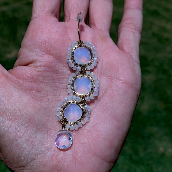 Beautiful earrings that I bought at a boutique. They’re white luminescent - Picture 4 of 4